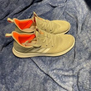 Adidas size 10 women’s athletic tennis shoe